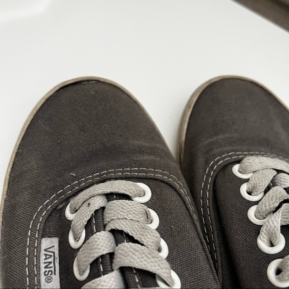 Vans - Picture 7 of 10